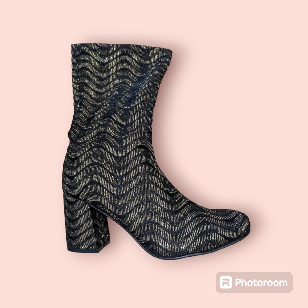Chic By Lady Couture, size 40, Starlight Black/Gold